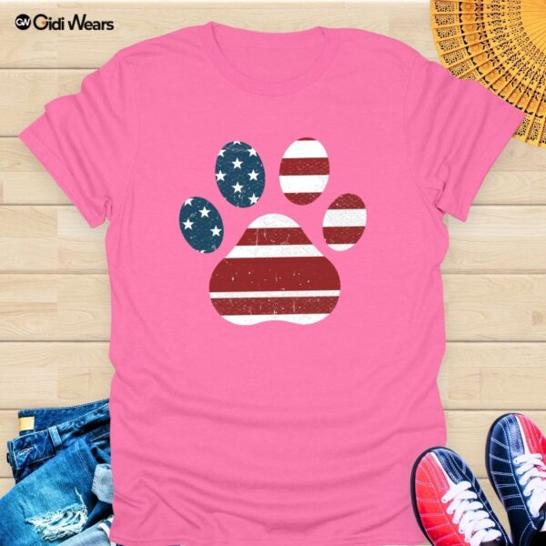Patriotic Dog Paw T-Shirt – American Flag Design for Proud Dog Lovers