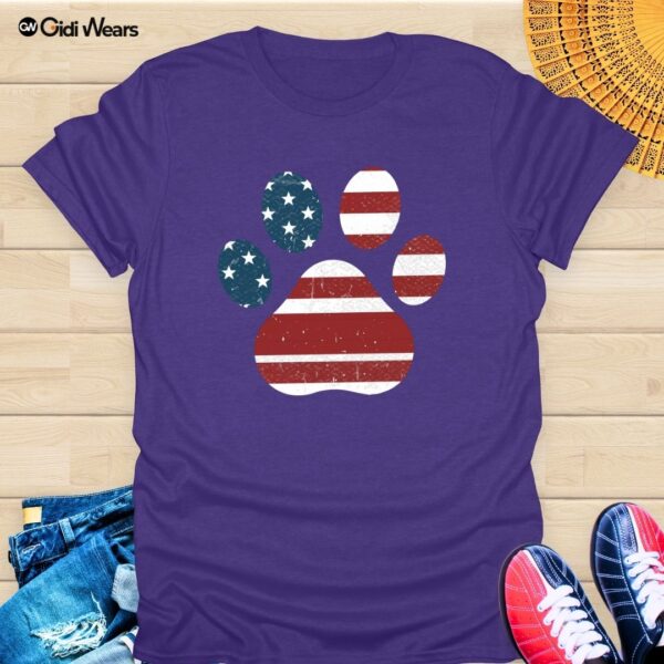 Patriotic Dog Paw T-Shirt – American Flag Design for Proud Dog Lovers