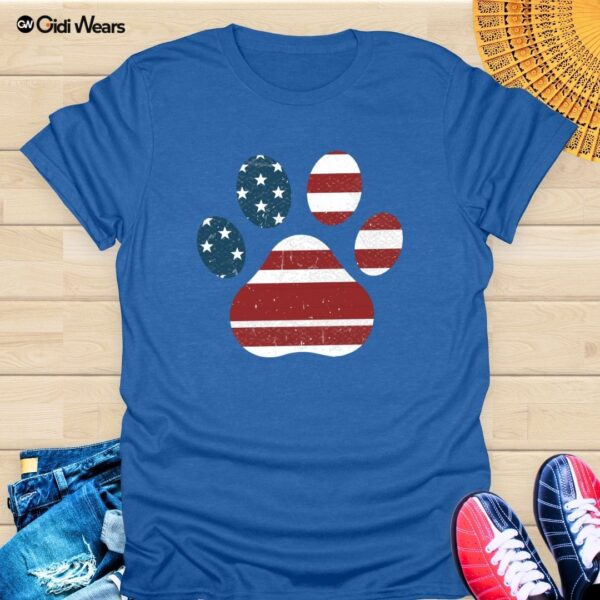 Patriotic Dog Paw T-Shirt – American Flag Design for Proud Dog Lovers