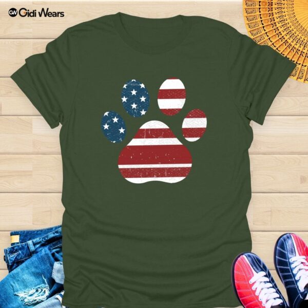 Patriotic Dog Paw T-Shirt – American Flag Design for Proud Dog Lovers