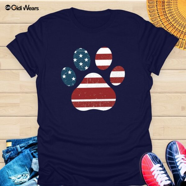 Patriotic Dog Paw T-Shirt – American Flag Design for Proud Dog Lovers