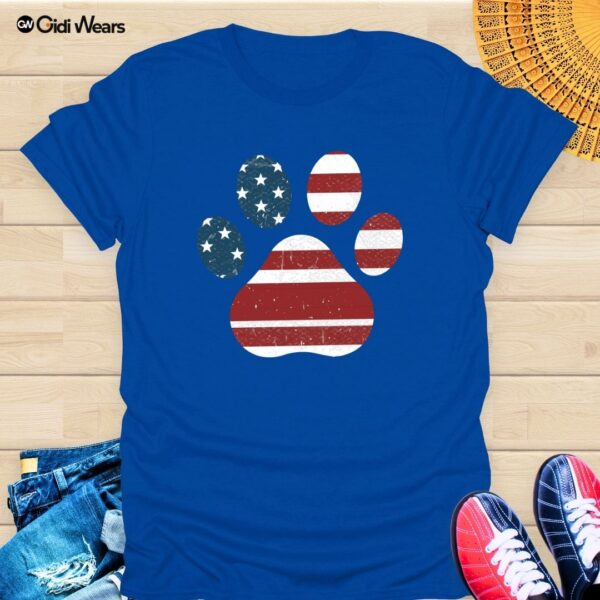 Patriotic Dog Paw T-Shirt – American Flag Design for Proud Dog Lovers