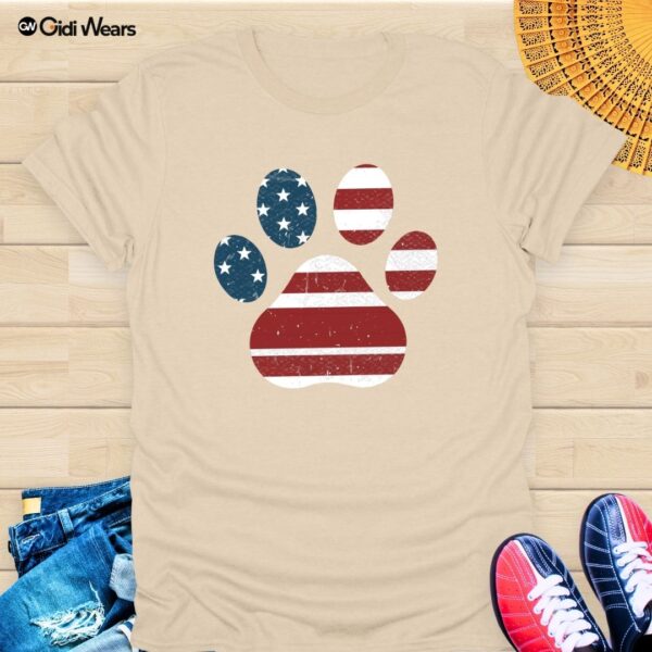 Patriotic Dog Paw T-Shirt – American Flag Design for Proud Dog Lovers